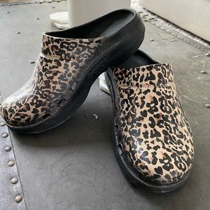 Womens Oofos Clogs